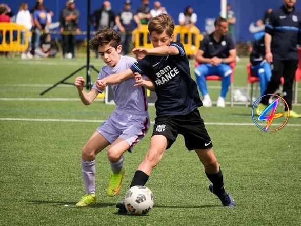 Barcelona sign Anthony Gordon as transfer window opens