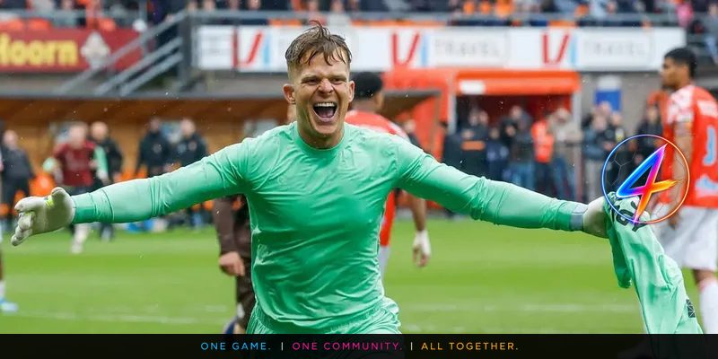 Ronald Koeman Jr. scoort penalty, Telstar verzekert Eredivisie-plek