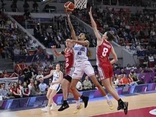 Basket Landes conserve le titre français, 53-50 contre Bourges
